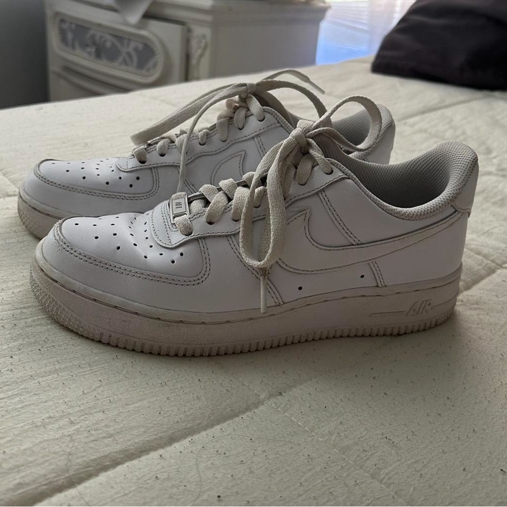 white nike air force